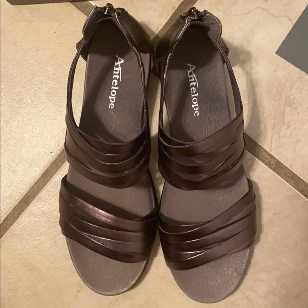 🆕NWT Antelope Metallic Sandals🆕 - Picture 3 of 13